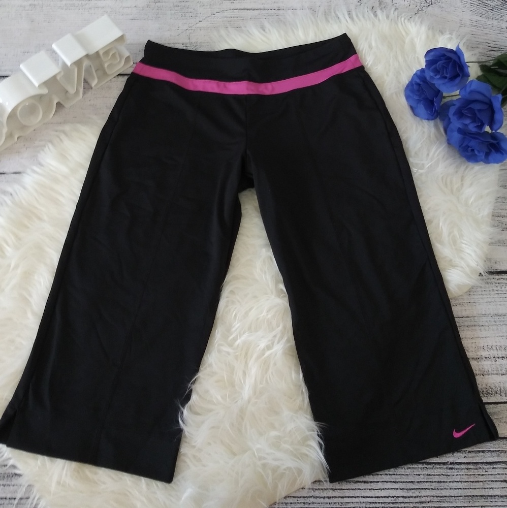 NIKE women's activewear capri